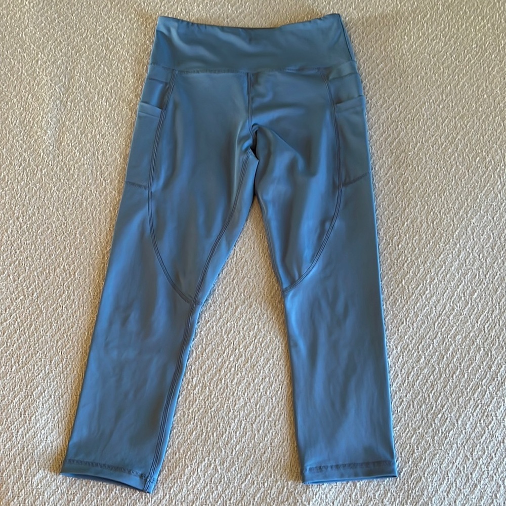 Zyia Light N Tight Capri Leggings